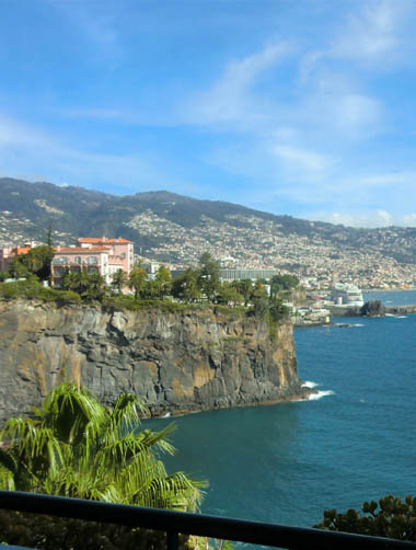 Blick zum Reid's Hotel