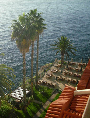 Blick zum Hotelgarten